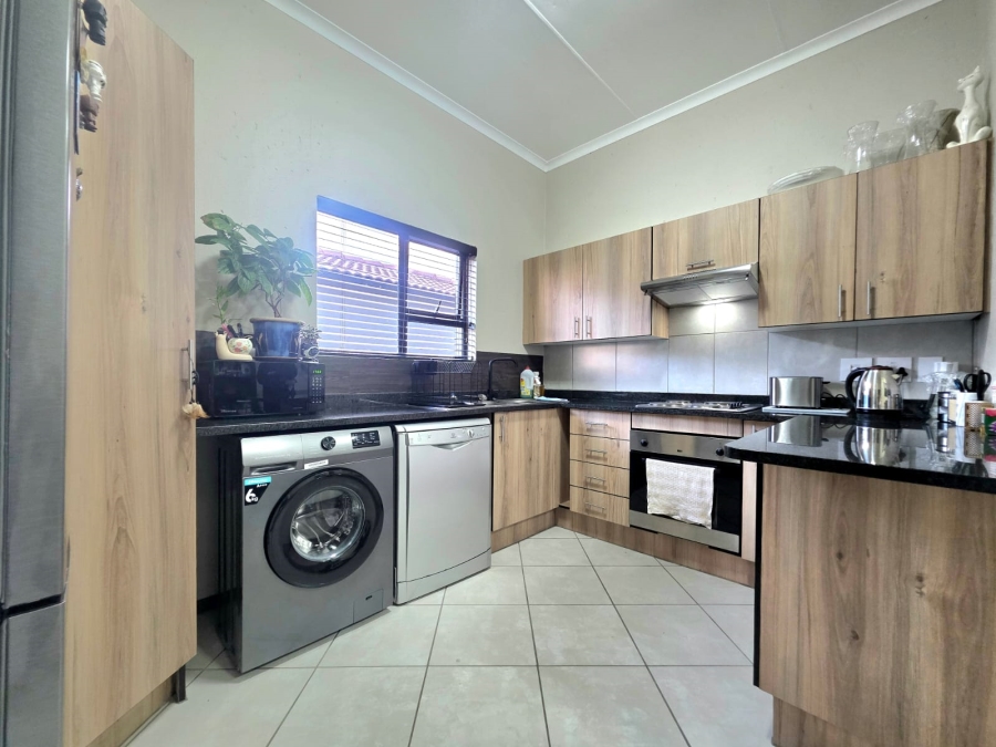 2 Bedroom Property for Sale in Goedeburg Gauteng