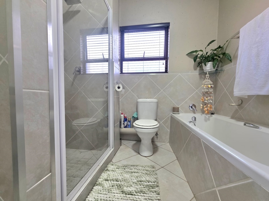 2 Bedroom Property for Sale in Goedeburg Gauteng