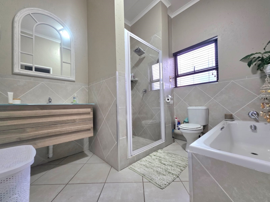 2 Bedroom Property for Sale in Goedeburg Gauteng