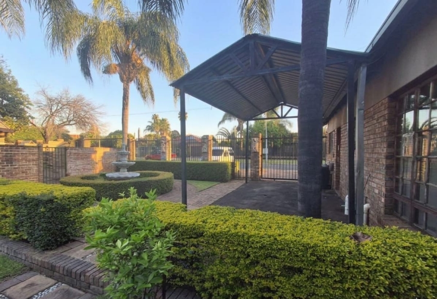 4 Bedroom Property for Sale in East Lynne Gauteng