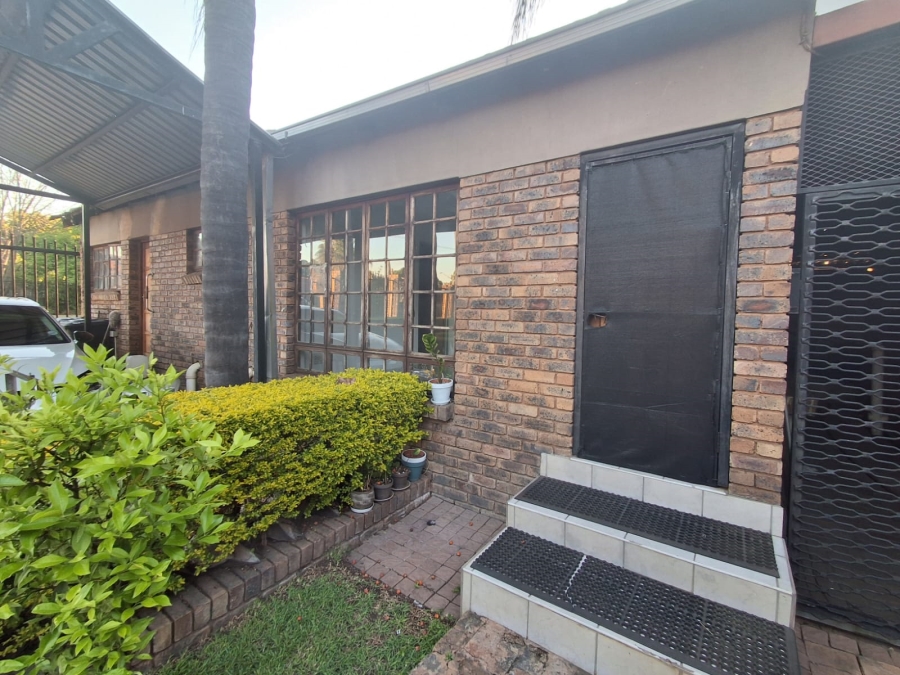 4 Bedroom Property for Sale in East Lynne Gauteng