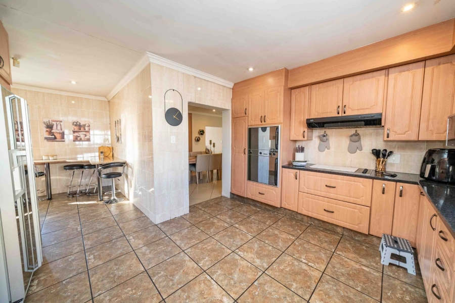 4 Bedroom Property for Sale in Sunair Park Gauteng