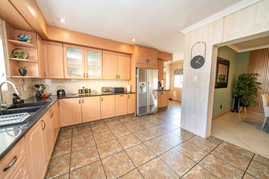 4 Bedroom Property for Sale in Sunair Park Gauteng