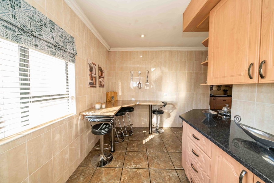 4 Bedroom Property for Sale in Sunair Park Gauteng
