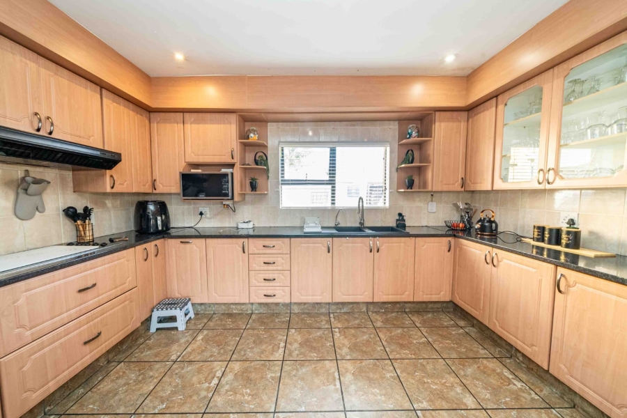 4 Bedroom Property for Sale in Sunair Park Gauteng