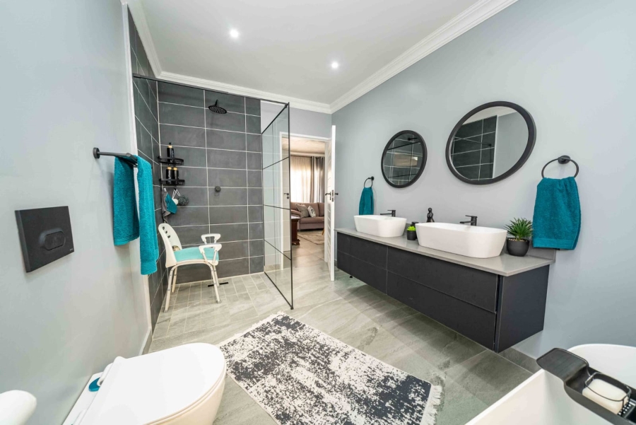4 Bedroom Property for Sale in Sunair Park Gauteng