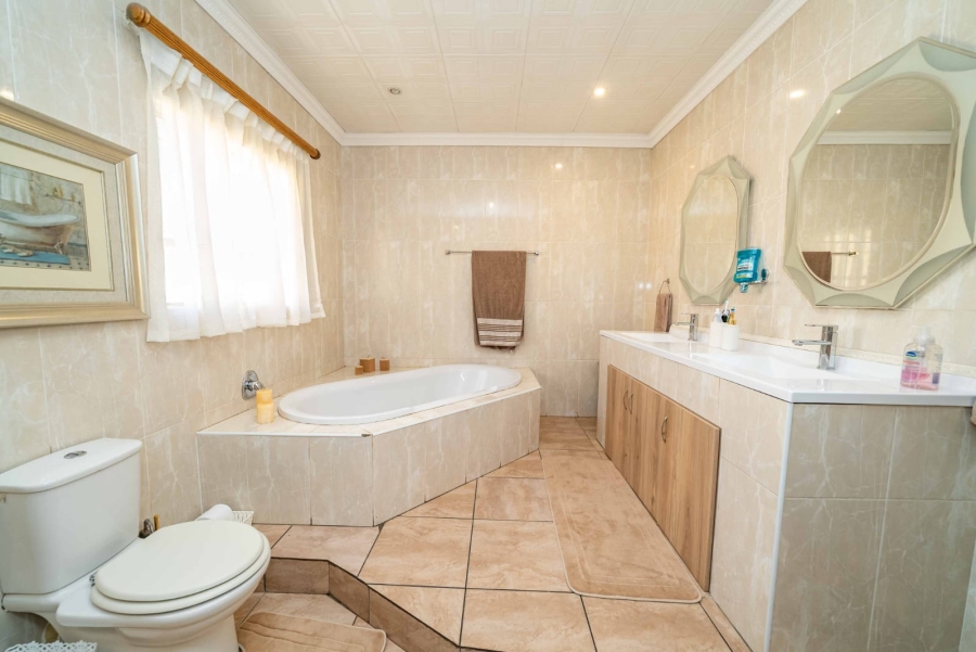 4 Bedroom Property for Sale in Sunair Park Gauteng