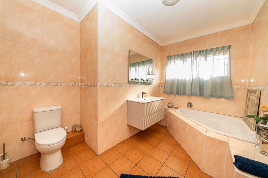 4 Bedroom Property for Sale in Sunair Park Gauteng