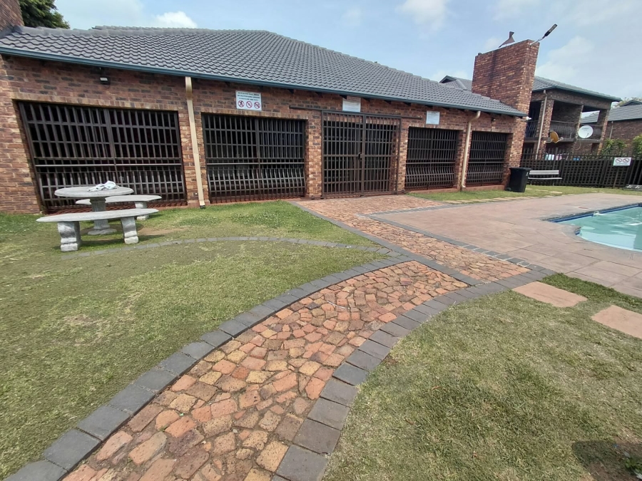 2 Bedroom Property for Sale in Sonneveld Gauteng