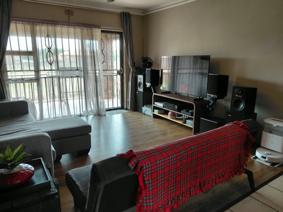 2 Bedroom Property for Sale in Sonneveld Gauteng
