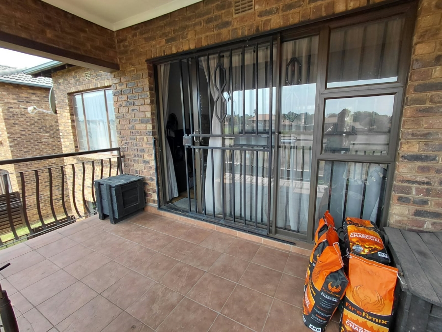 2 Bedroom Property for Sale in Sonneveld Gauteng