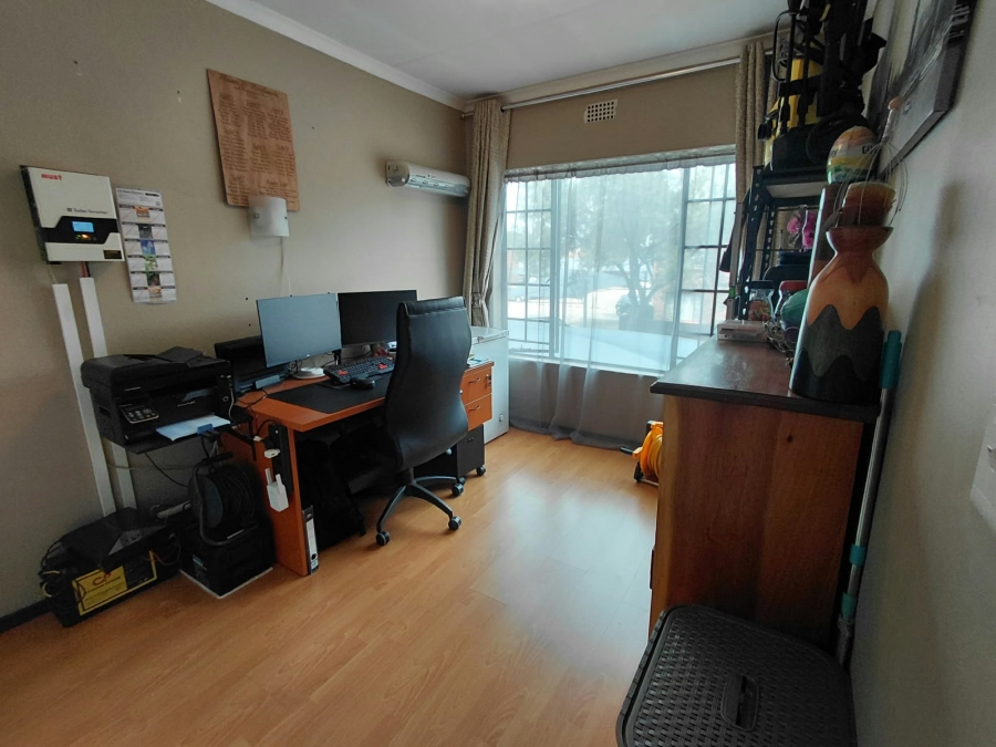 2 Bedroom Property for Sale in Sonneveld Gauteng