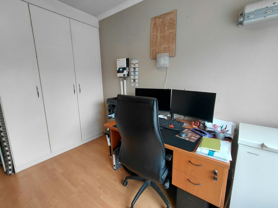 2 Bedroom Property for Sale in Sonneveld Gauteng