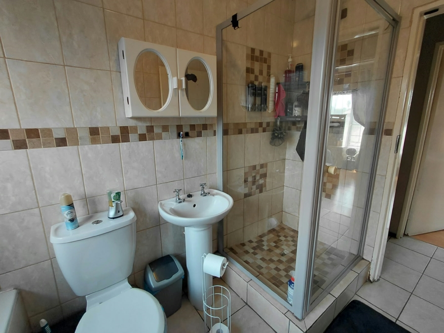 2 Bedroom Property for Sale in Sonneveld Gauteng