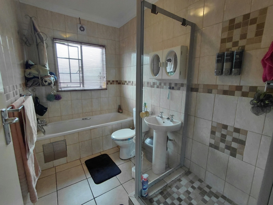 2 Bedroom Property for Sale in Sonneveld Gauteng