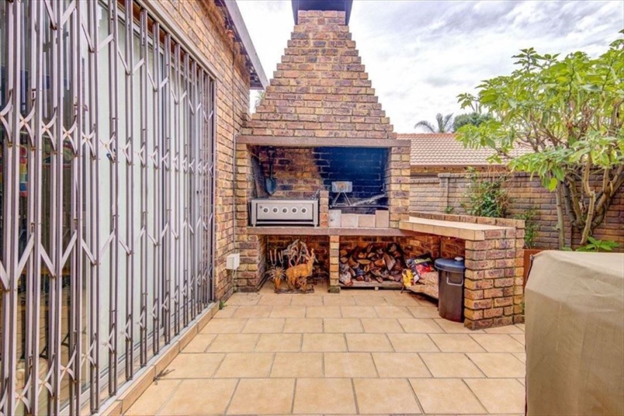 4 Bedroom Property for Sale in Allen Grove Gauteng