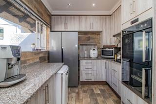 5 Bedroom Property for Sale in Glen Marais Gauteng