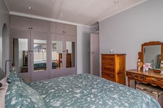 5 Bedroom Property for Sale in Glen Marais Gauteng