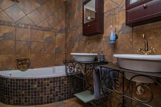 5 Bedroom Property for Sale in Glen Marais Gauteng