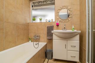 5 Bedroom Property for Sale in Glen Marais Gauteng