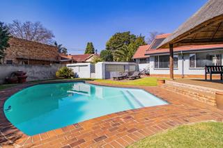 5 Bedroom Property for Sale in Glen Marais Gauteng