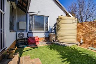 5 Bedroom Property for Sale in Glen Marais Gauteng