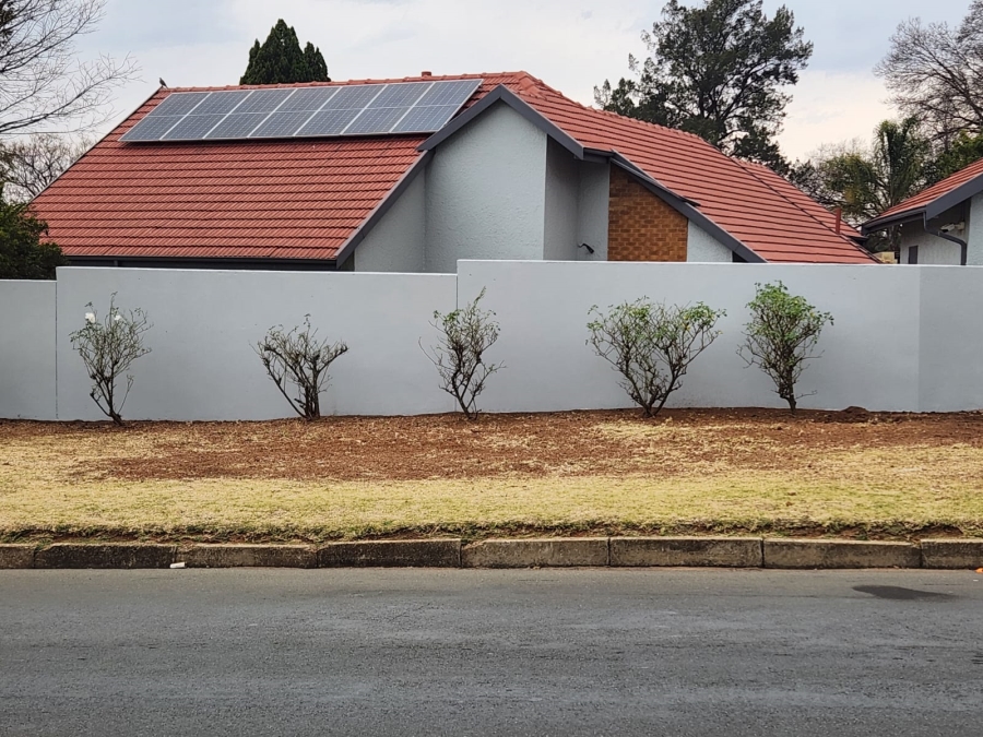 5 Bedroom Property for Sale in Glen Marais Gauteng