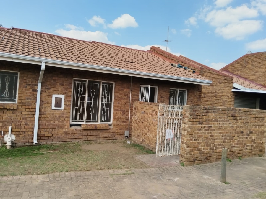 To Let 3 Bedroom Property for Rent in Norkem Park Gauteng