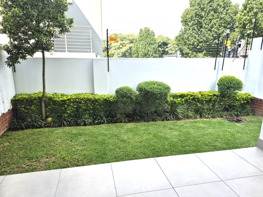 To Let 2 Bedroom Property for Rent in Sandown Gauteng