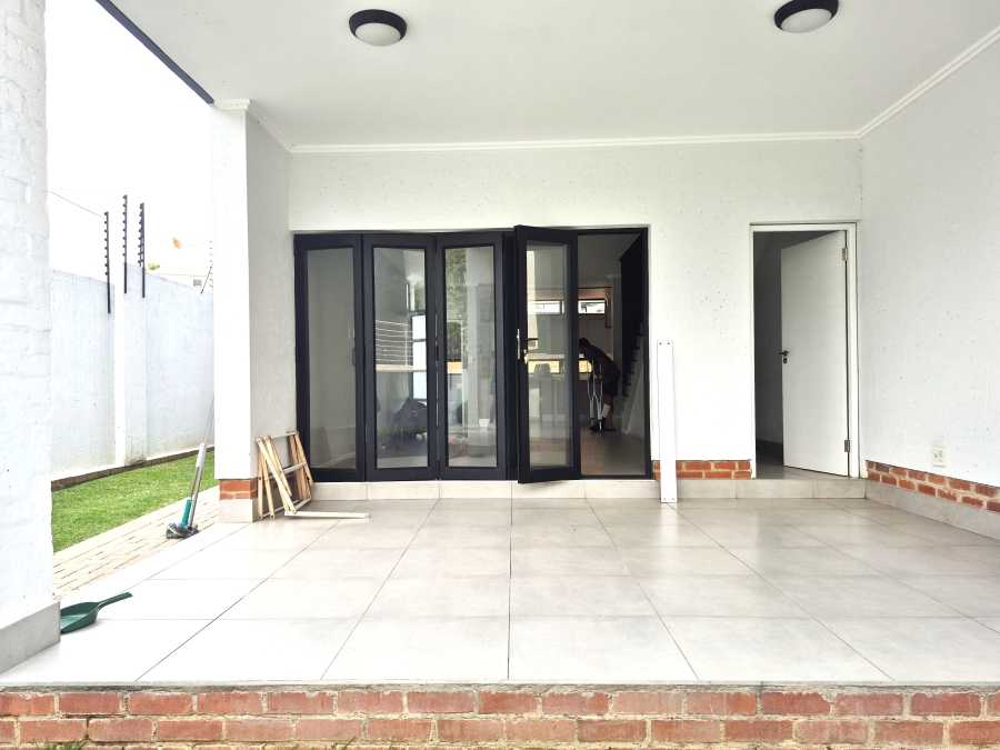 To Let 2 Bedroom Property for Rent in Sandown Gauteng