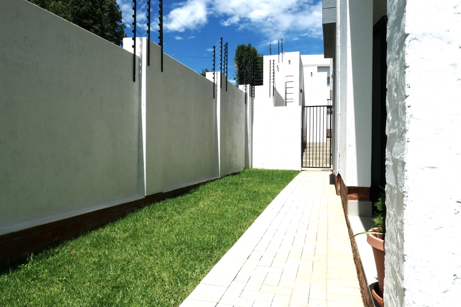 To Let 2 Bedroom Property for Rent in Sandown Gauteng
