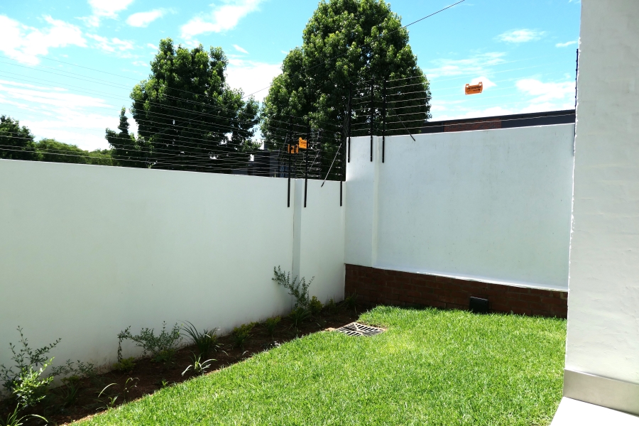 To Let 2 Bedroom Property for Rent in Sandown Gauteng