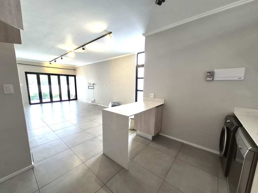 To Let 2 Bedroom Property for Rent in Sandown Gauteng