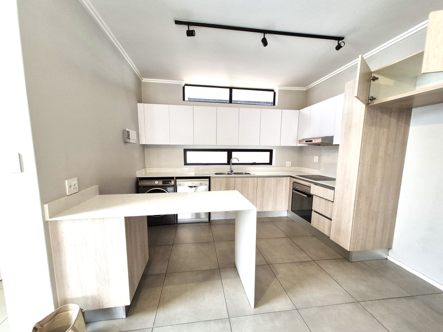 To Let 2 Bedroom Property for Rent in Sandown Gauteng