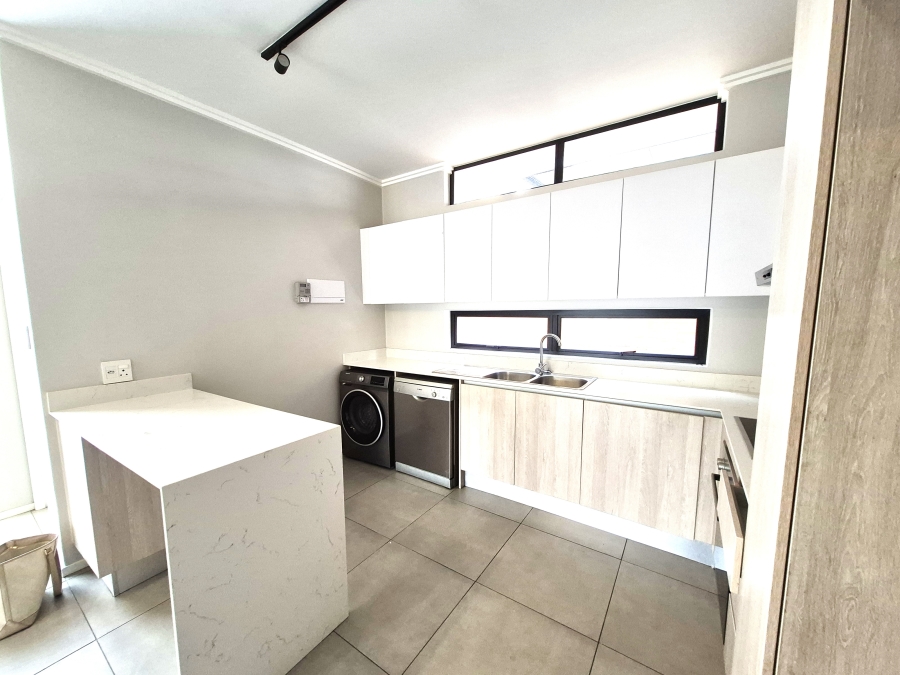 To Let 2 Bedroom Property for Rent in Sandown Gauteng