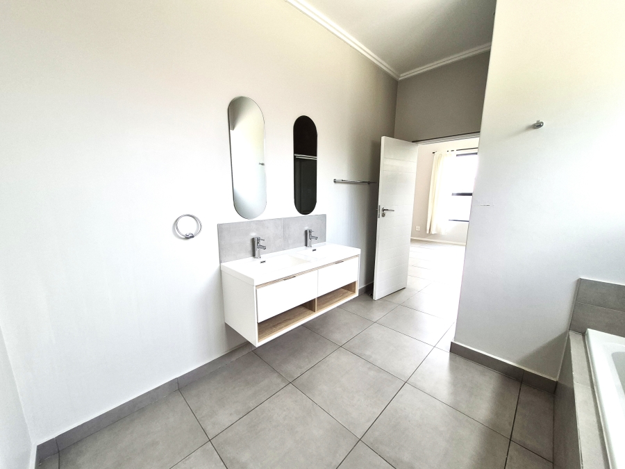 To Let 2 Bedroom Property for Rent in Sandown Gauteng