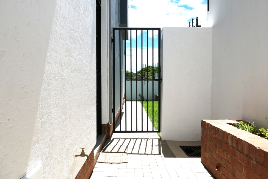 To Let 2 Bedroom Property for Rent in Sandown Gauteng