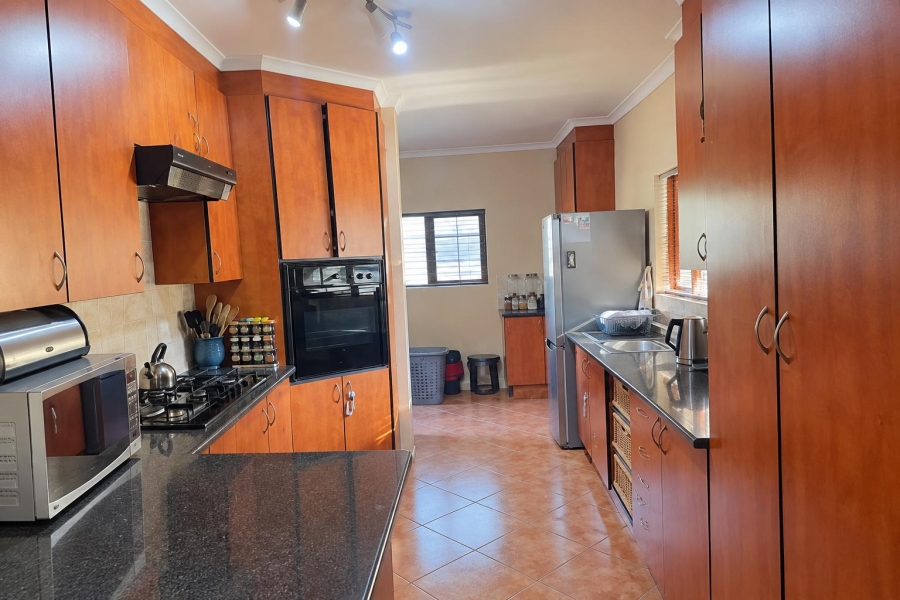 To Let 3 Bedroom Property for Rent in Thatchfield Close Gauteng