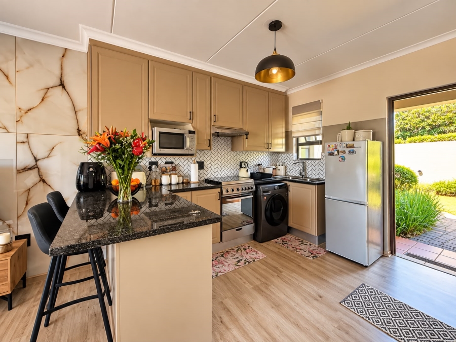 To Let 2 Bedroom Property for Rent in Broadacres Gauteng