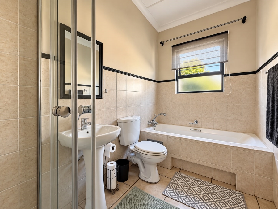 To Let 2 Bedroom Property for Rent in Broadacres Gauteng