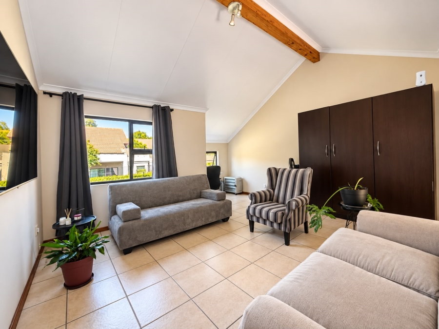 To Let 2 Bedroom Property for Rent in Broadacres Gauteng