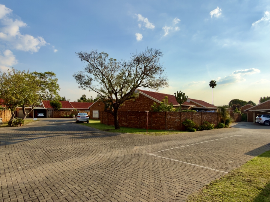 2 Bedroom Property for Sale in Pierre Van Ryneveld Gauteng