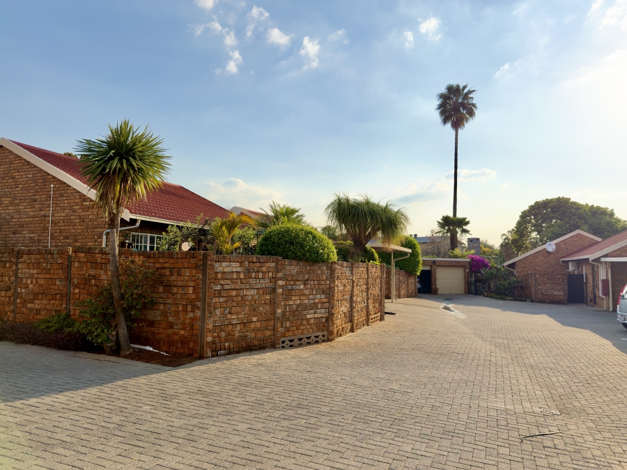 2 Bedroom Property for Sale in Pierre Van Ryneveld Gauteng