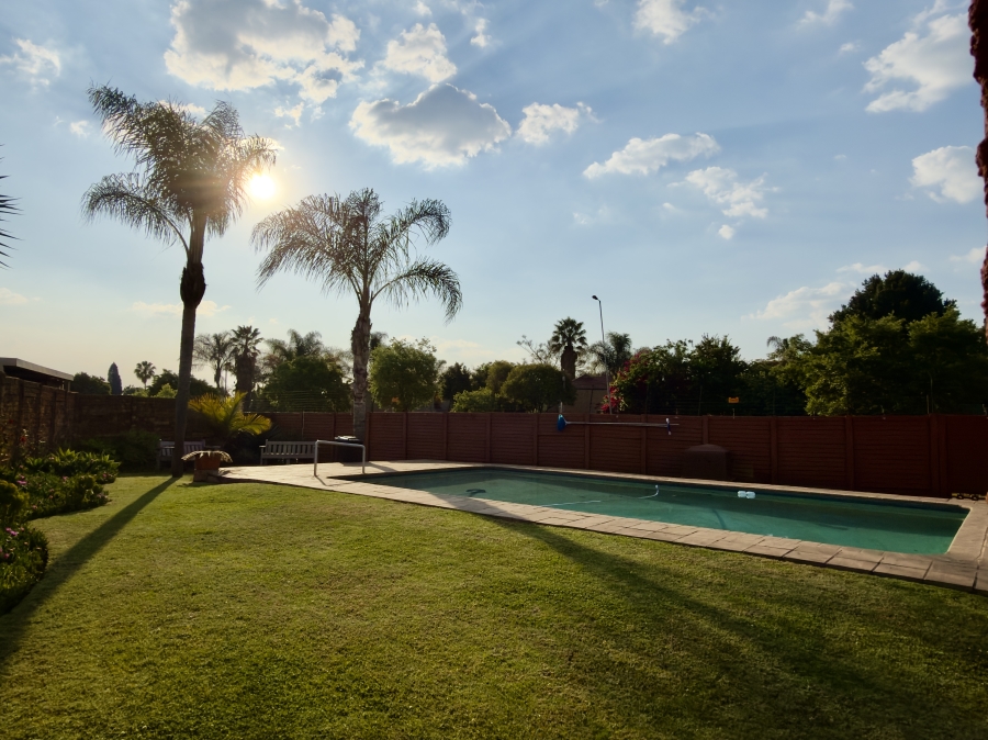 2 Bedroom Property for Sale in Pierre Van Ryneveld Gauteng