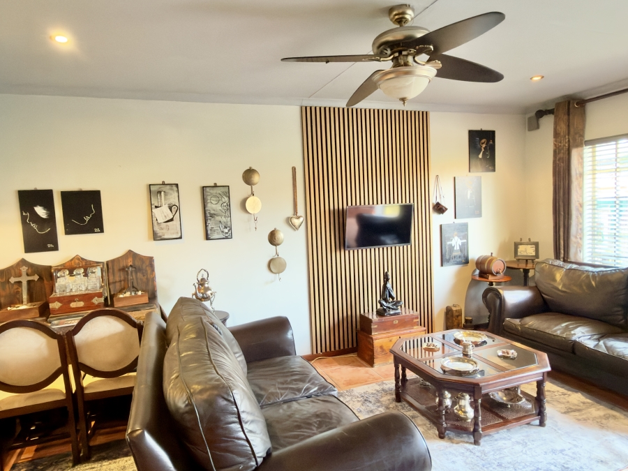 2 Bedroom Property for Sale in Pierre Van Ryneveld Gauteng