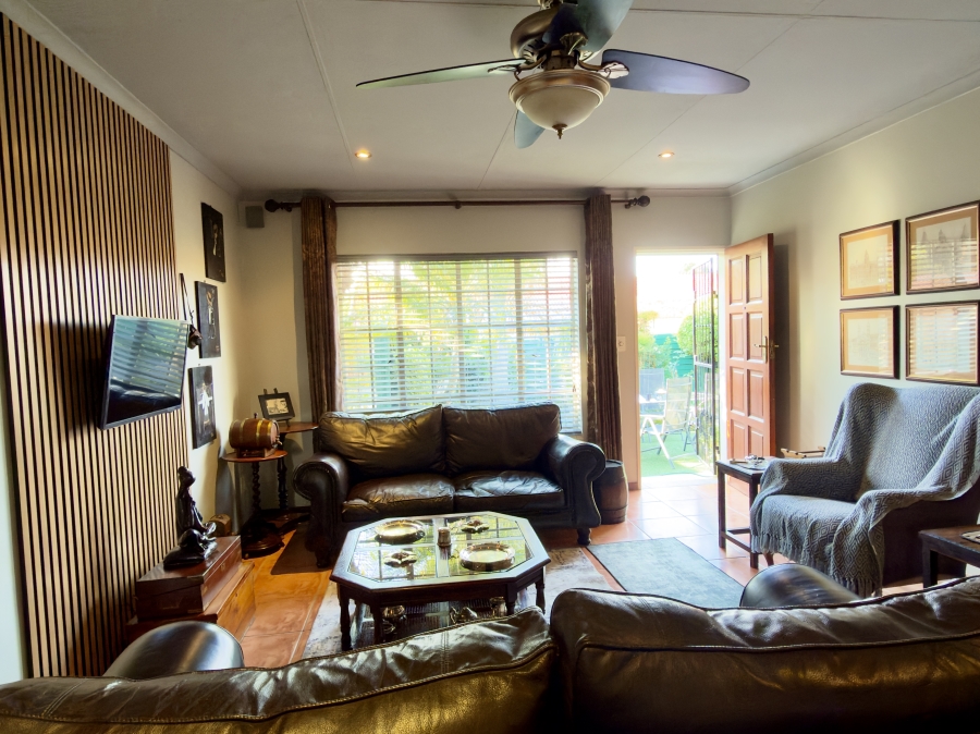 2 Bedroom Property for Sale in Pierre Van Ryneveld Gauteng