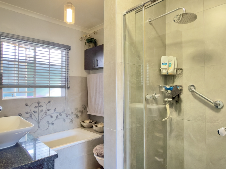 2 Bedroom Property for Sale in Pierre Van Ryneveld Gauteng
