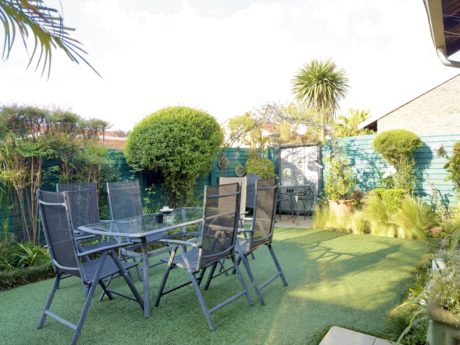 2 Bedroom Property for Sale in Pierre Van Ryneveld Gauteng