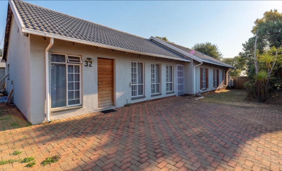 3 Bedroom Property for Sale in Brackendowns Gauteng