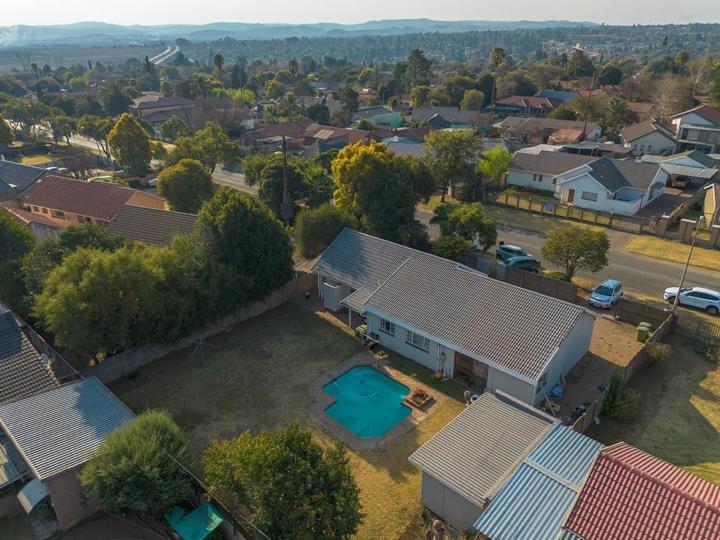3 Bedroom Property for Sale in Brackendowns Gauteng